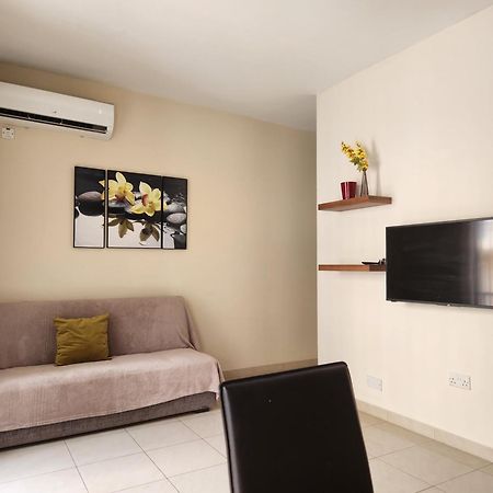Sea Views Apartment-Wifi-Sleep 5 Марсаскала Екстериор снимка